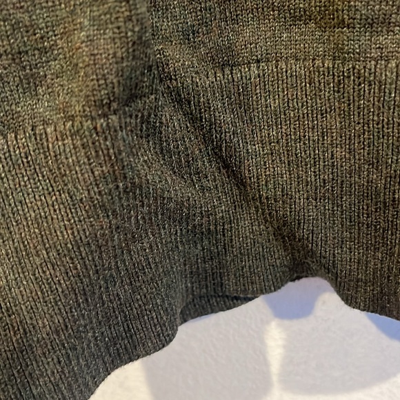 h&m forest green cardigan in size medium. - Picture 4 of 6